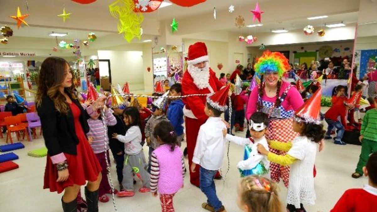 Buca\'da Miniklere Coşku Dolu Yeni Yıl Eğlencesi