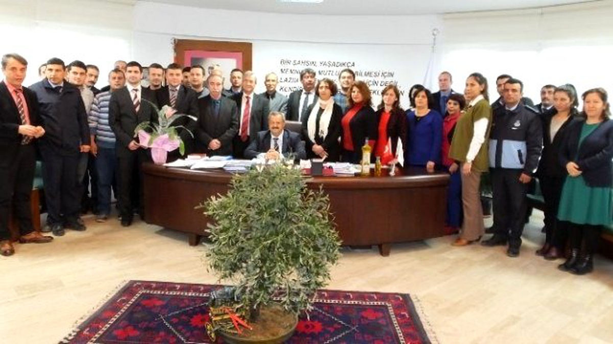 Burhaniye\'de Başkan Uysal Personelin Yeni Yılını Kutladı