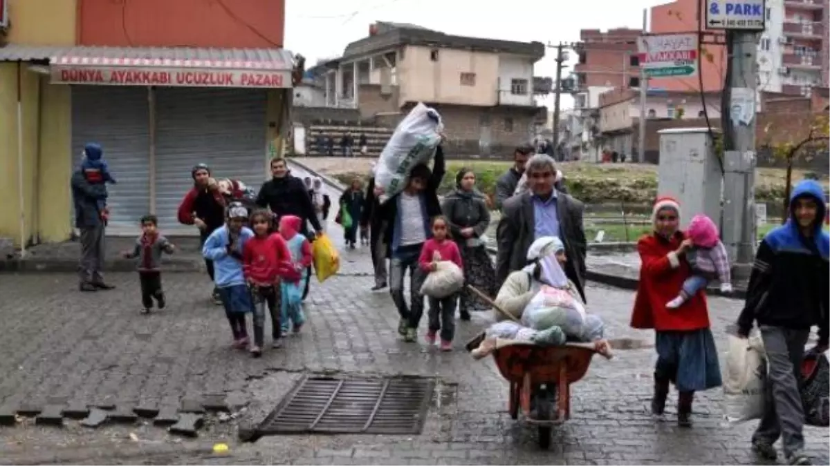 Çatışmaların Sürdüğü Cizre\'den Vatandaşlar Kaçıyor