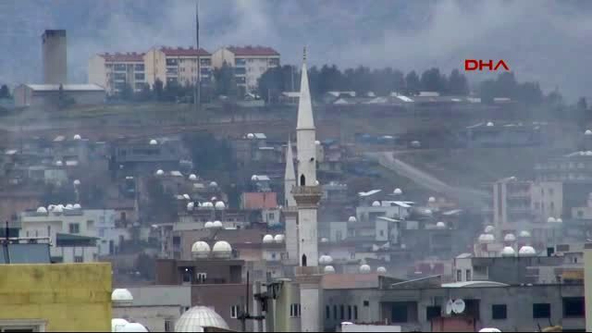 Cizre Çatışmaların Sürdüğü Cizre\'den Vatandaşlar Kaçıyor
