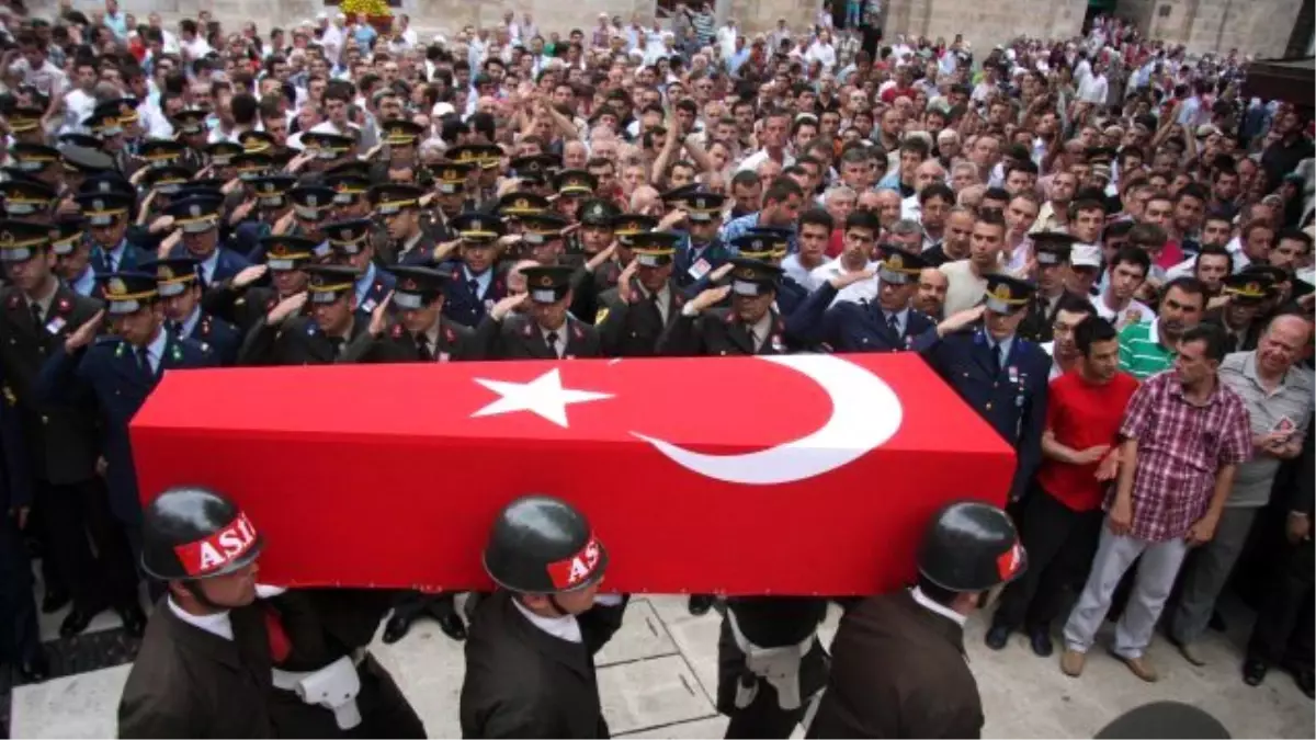 Cizre\'de PKK\'dan Roketatarlı Saldırı: 1 Asker Şehit, 4 Yaralı