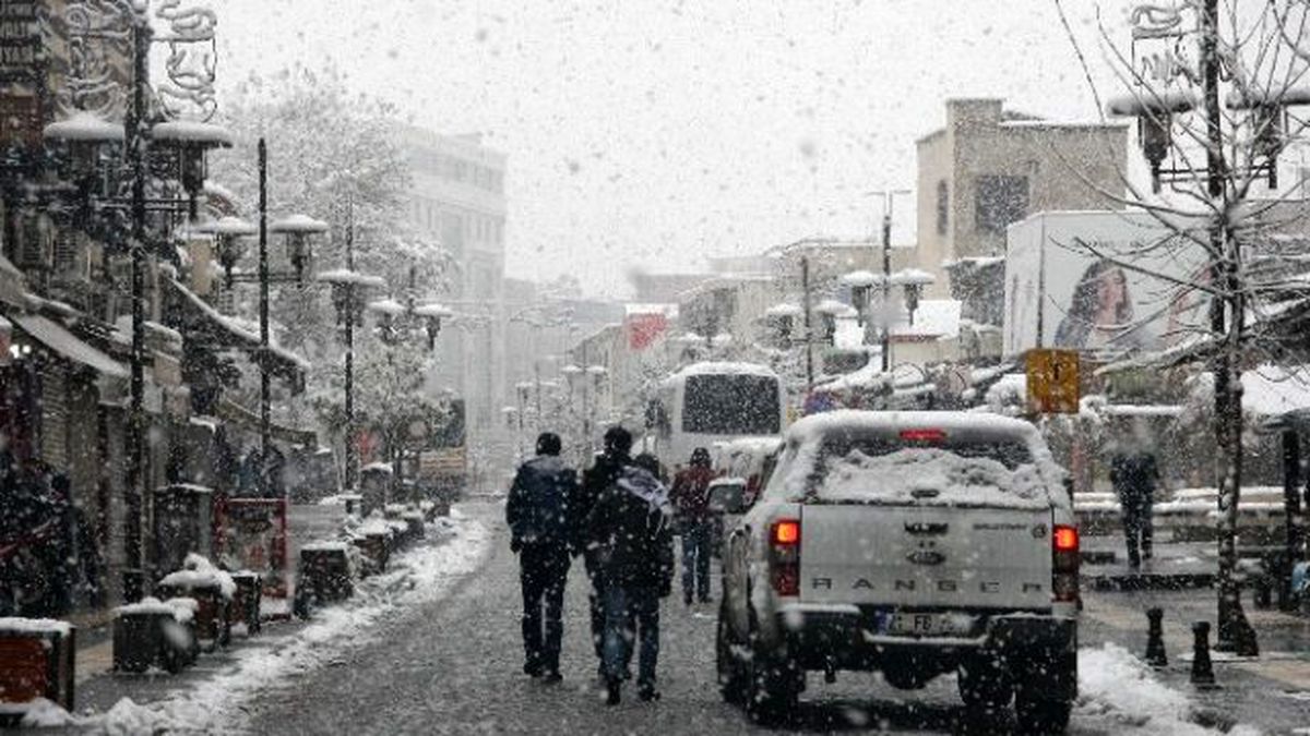 Diyarbakır\'da Kar Kalınlığı 40 Santimetreye Ulaştı