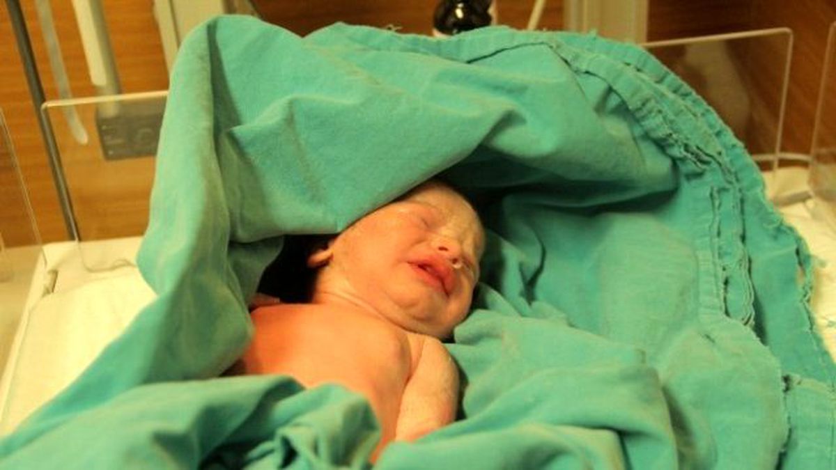 Elazığ\'da Yeni Yılın İlk Bebeği Ayşegül Oldu