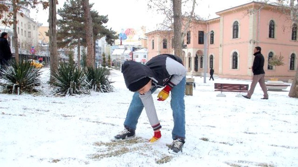 Elazığ Yeni Yıla Karla Uyandı