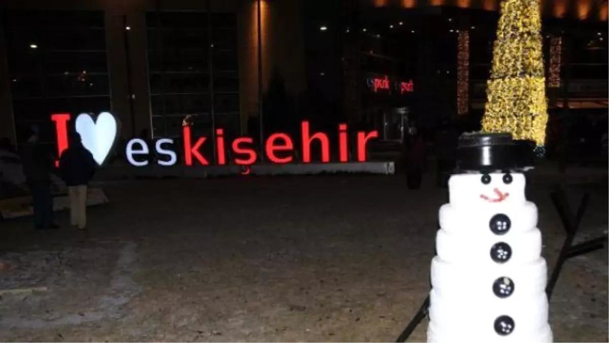 Eskişehir\'de Sokakta Yılbaşı Kutlaması