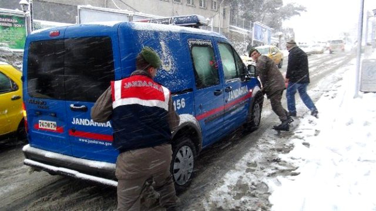 Kar Yağışı Sürücülere Zor Anlar Yaşattı