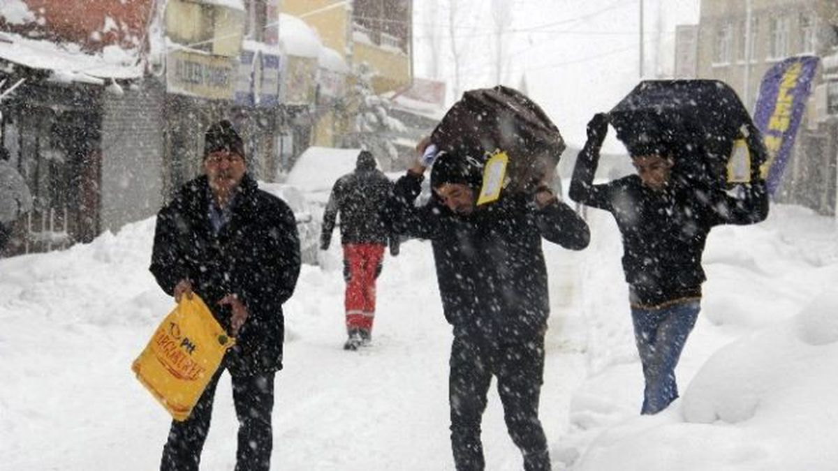 Kargo Çalışanlarının Doğayla Mücadelesi