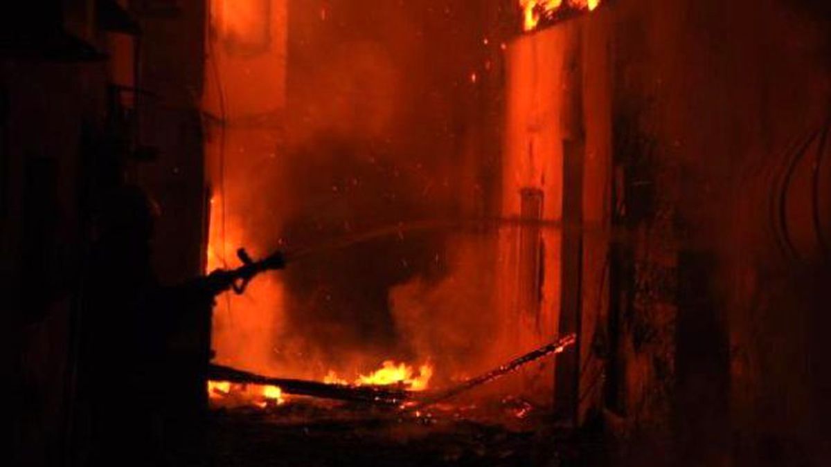 Kullanılmayan 6 Ev Yanarak Kül Oldu