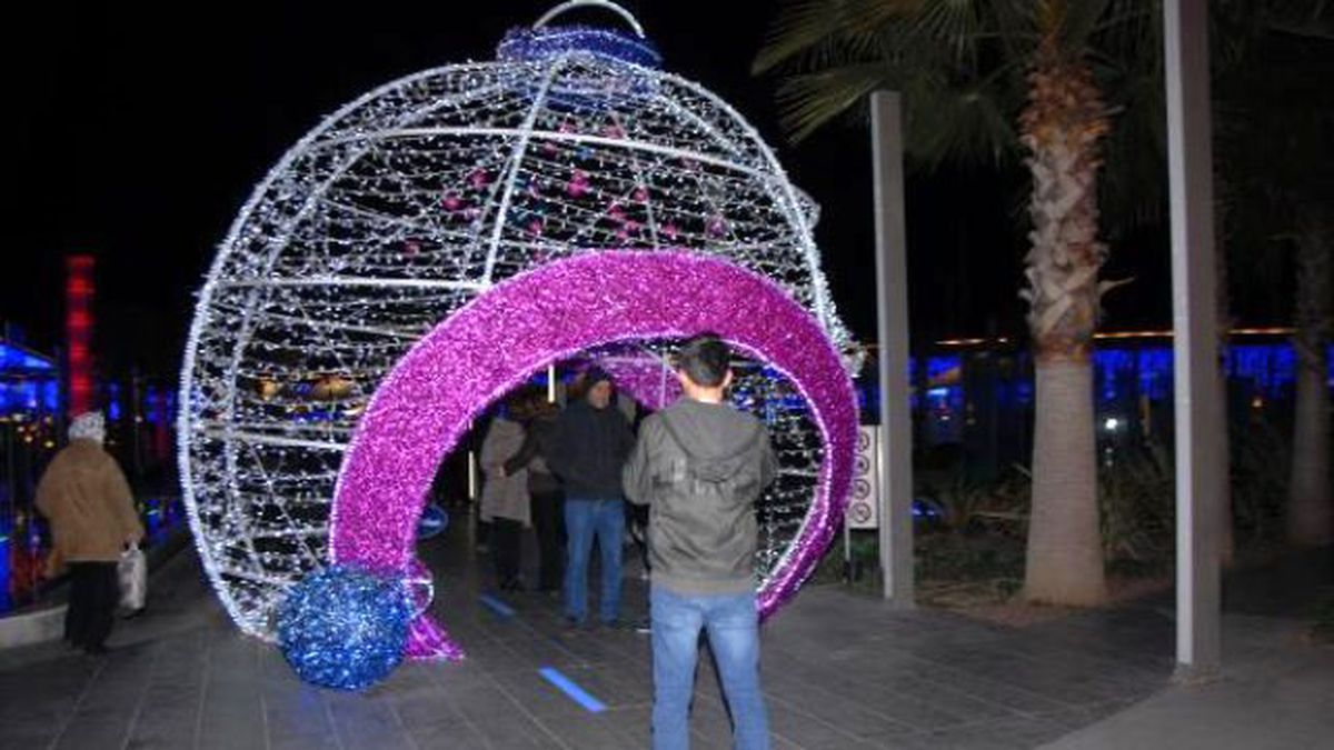 Kuşadası 2016\'ya Eğlenerek Girdi