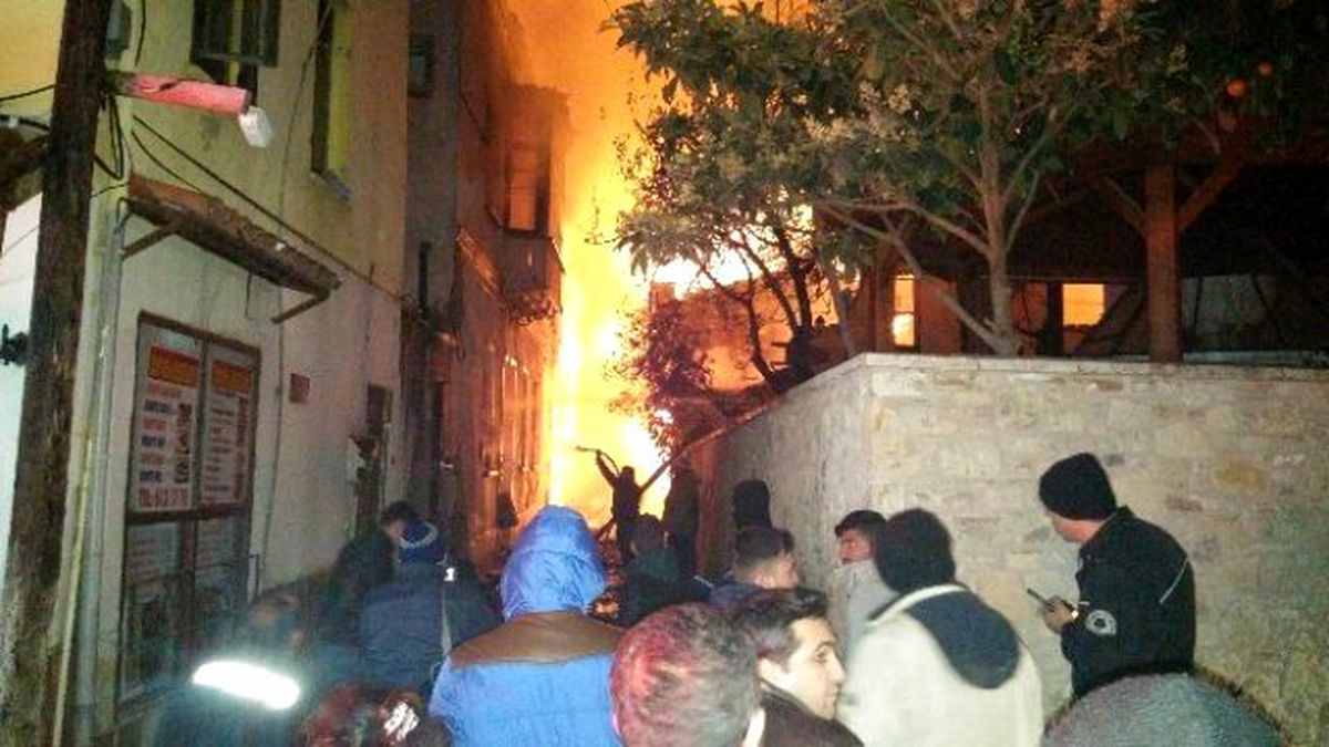 Kuşadası\'nın Tarihi Evlerinde Yangın