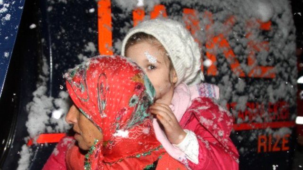 Mahsur Kalan Hasta Çocuklara Beş Saat Süren Operasyonla Ulaşıldı