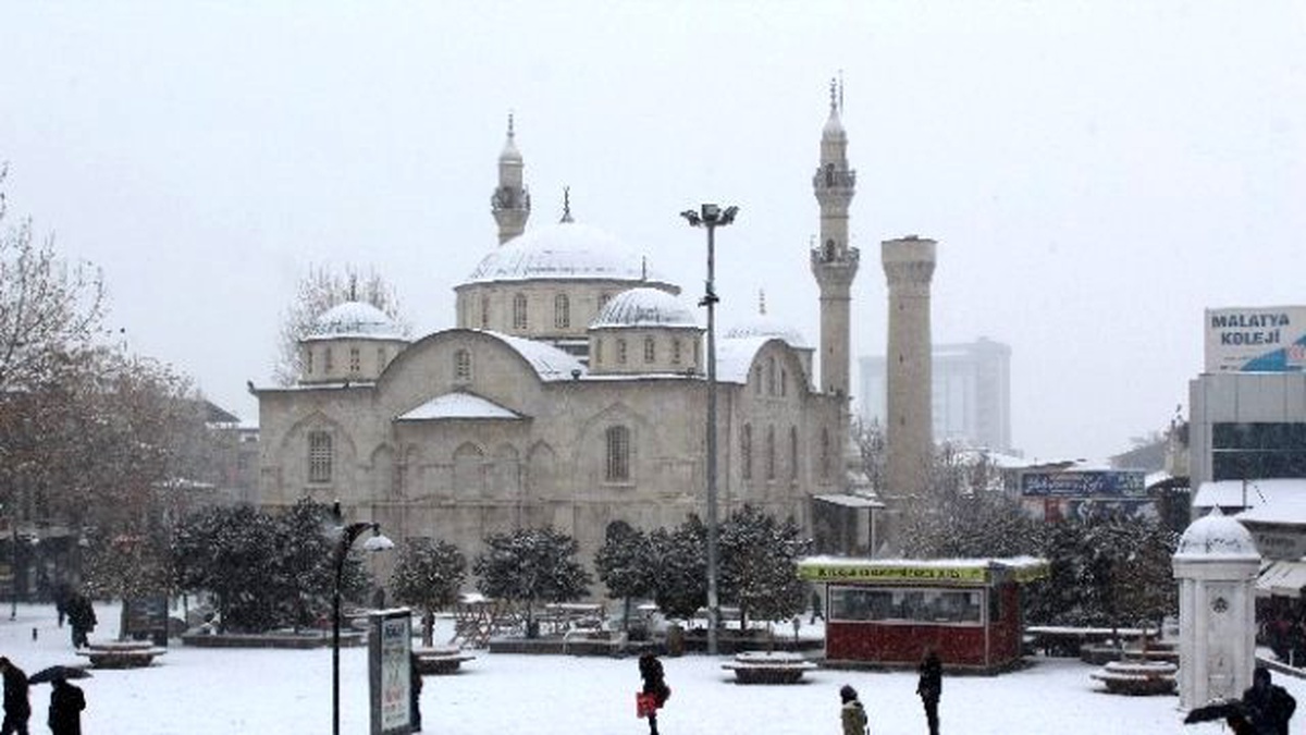 Malatyalılar Yeni Yıla Beyaz Örtüyle Uyandı