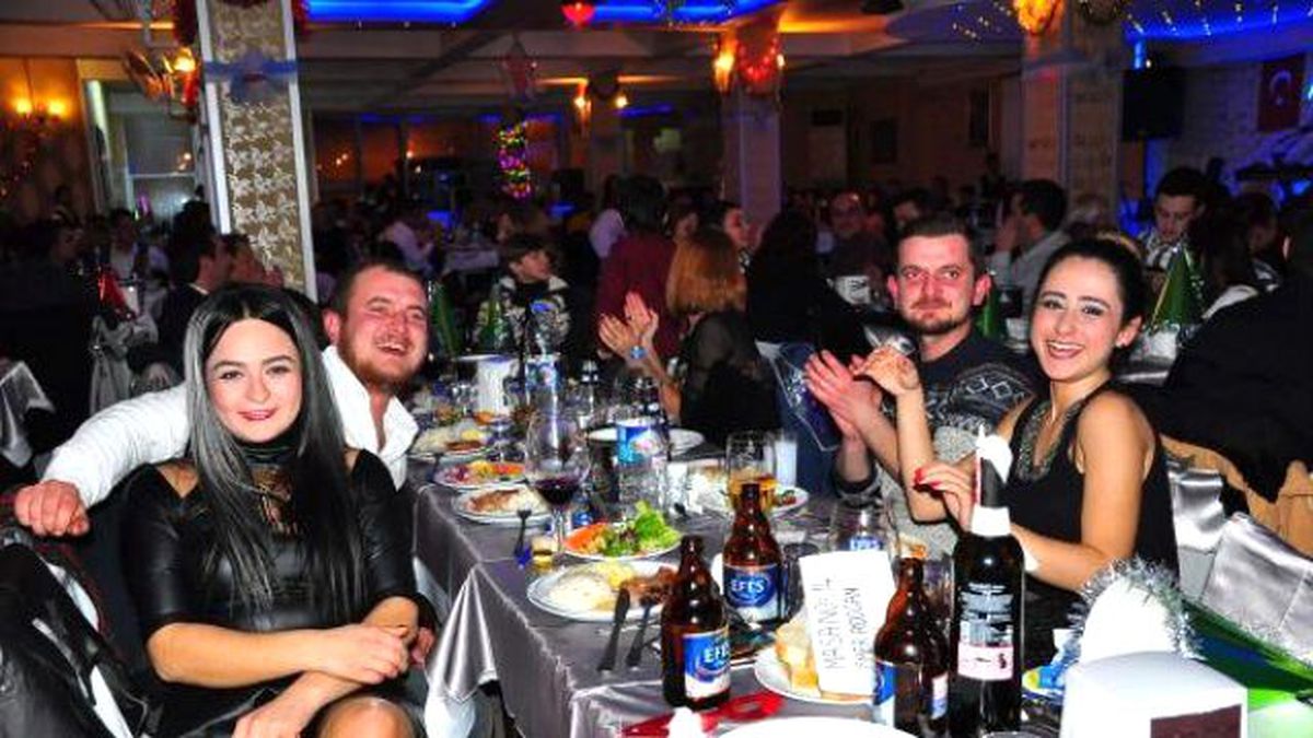 Manisa\'da Coşkulu Yeni Yıl Eğlencesi