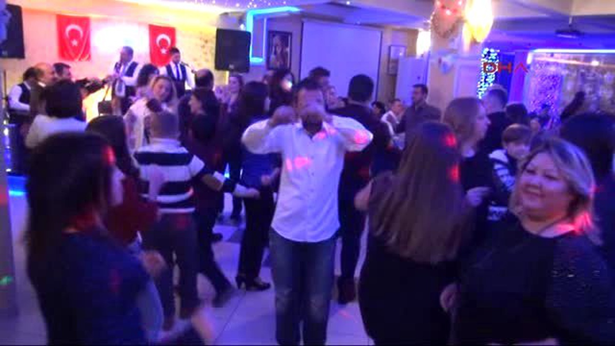 Manisa\'da Coşkulu Yeni Yıl Eğlencesi