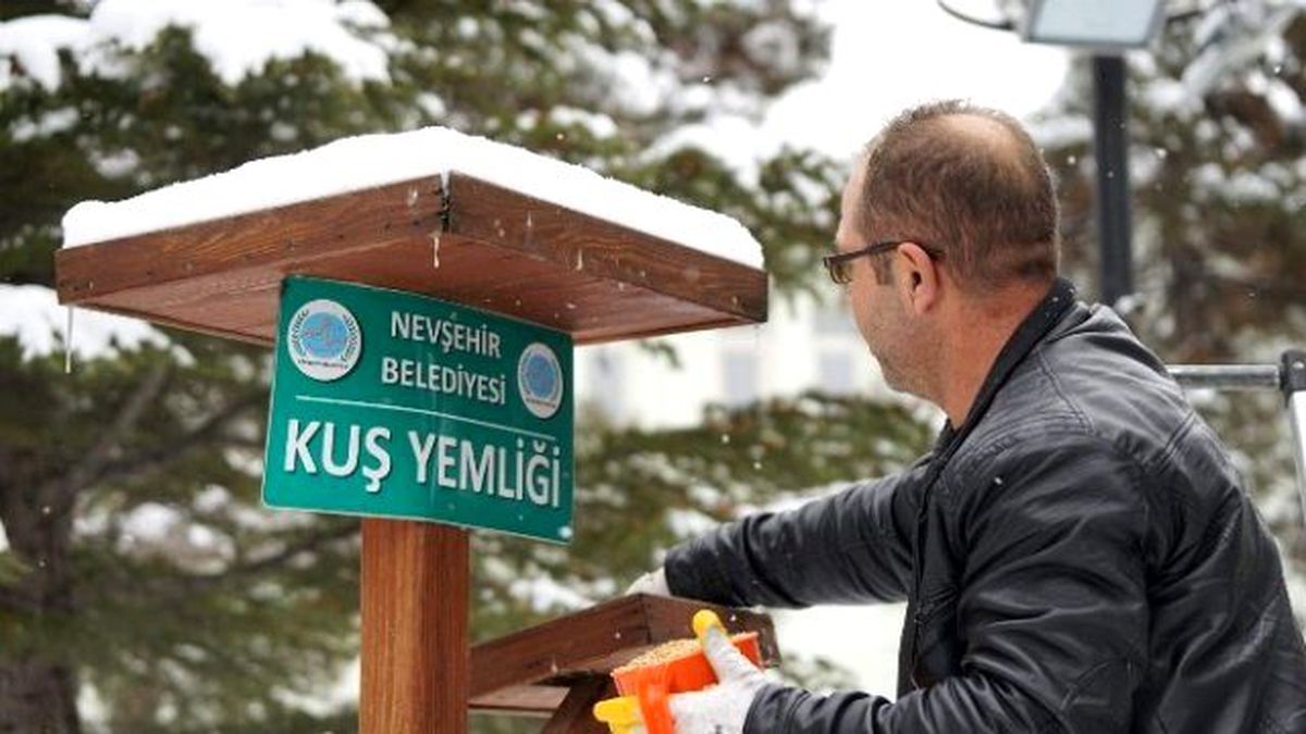 Nevşehir Belediyesi Kuşlara Yem Bıraktı