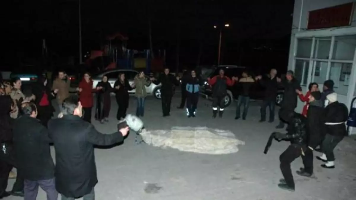 Posof'ta Yeni Yıla Deve Oynatarak Girdiler