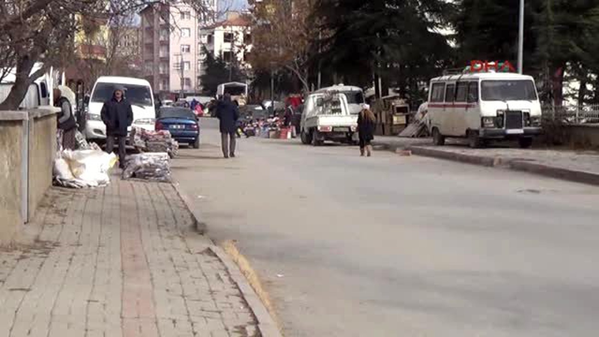 Sandıklı - Soğuk Hava Pazarcıya Tezgah Açtırmadı