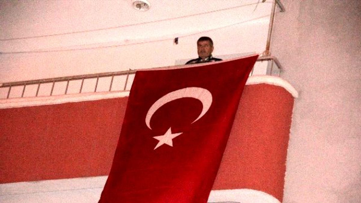 Şehit Polisin Babası: "Allah Milletimize, Devletimize Sağlık Versin"
