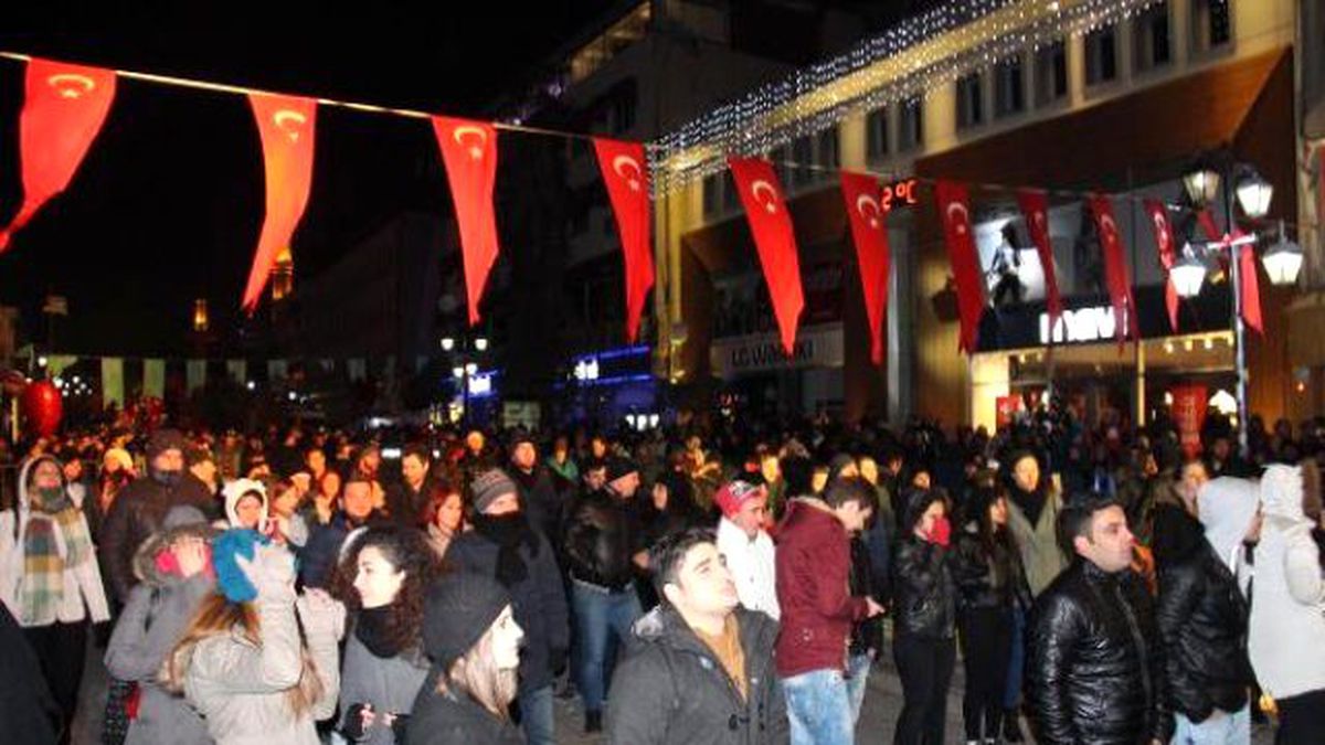 Sıfırın Altında 6 Derecede Sokak Partisi