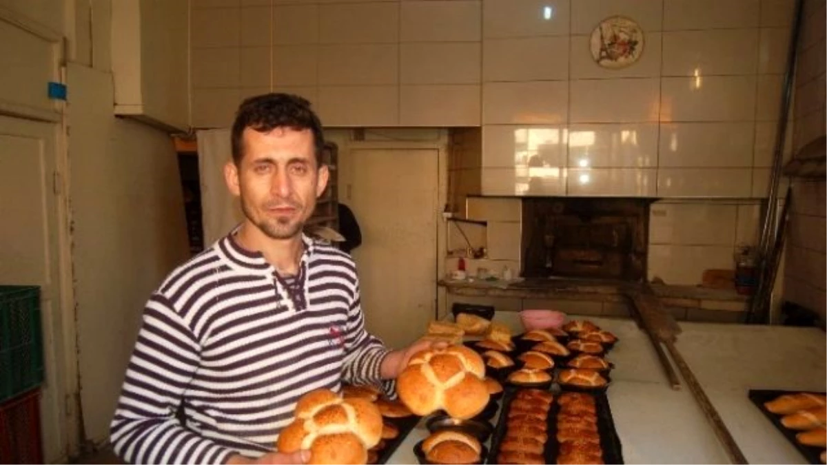Sosyal Paylaşım Sitesindeki Hikayeden Etkilendi, Bedava Ekmek Dağıtıyor