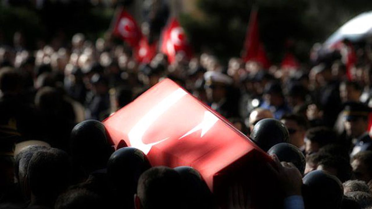 Sur\'da Bombalı Saldırı: 1 Polis Şehit