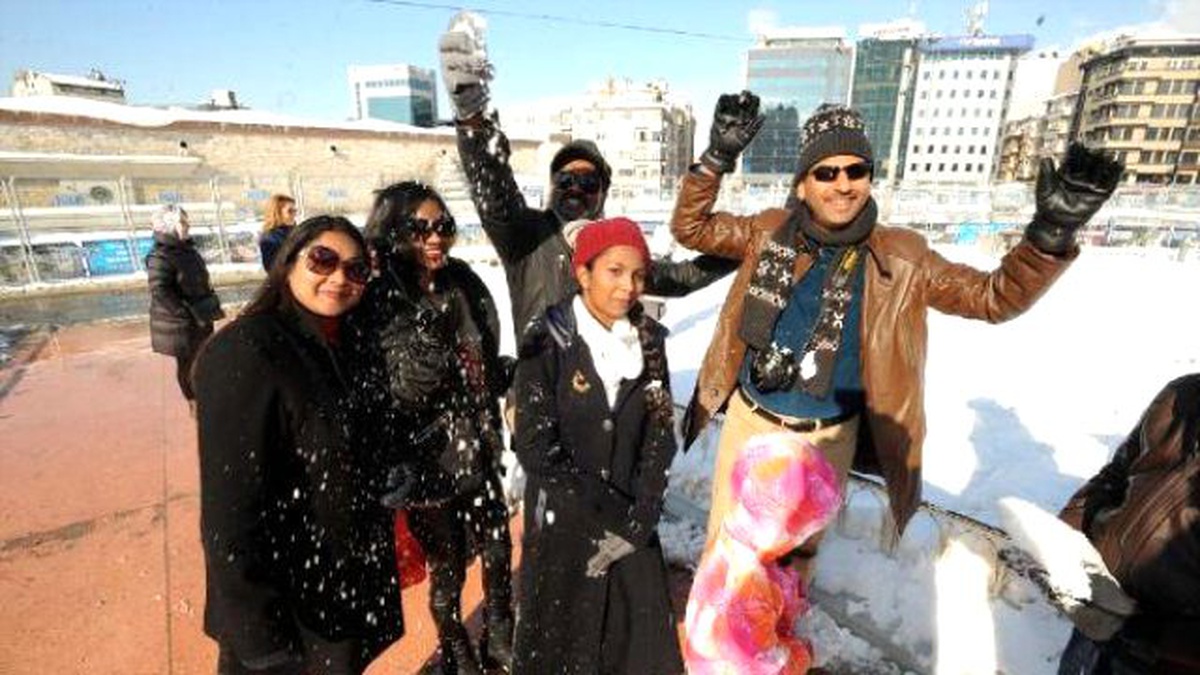 Taksim Yeni Yıl Sabahı Yabancı Turistlere Kaldı