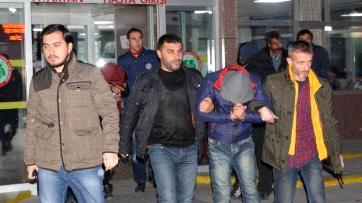 Telefon Dolandırıcılarını Kırmızı Bağcıklı Ayakkabıları Ele Verdi