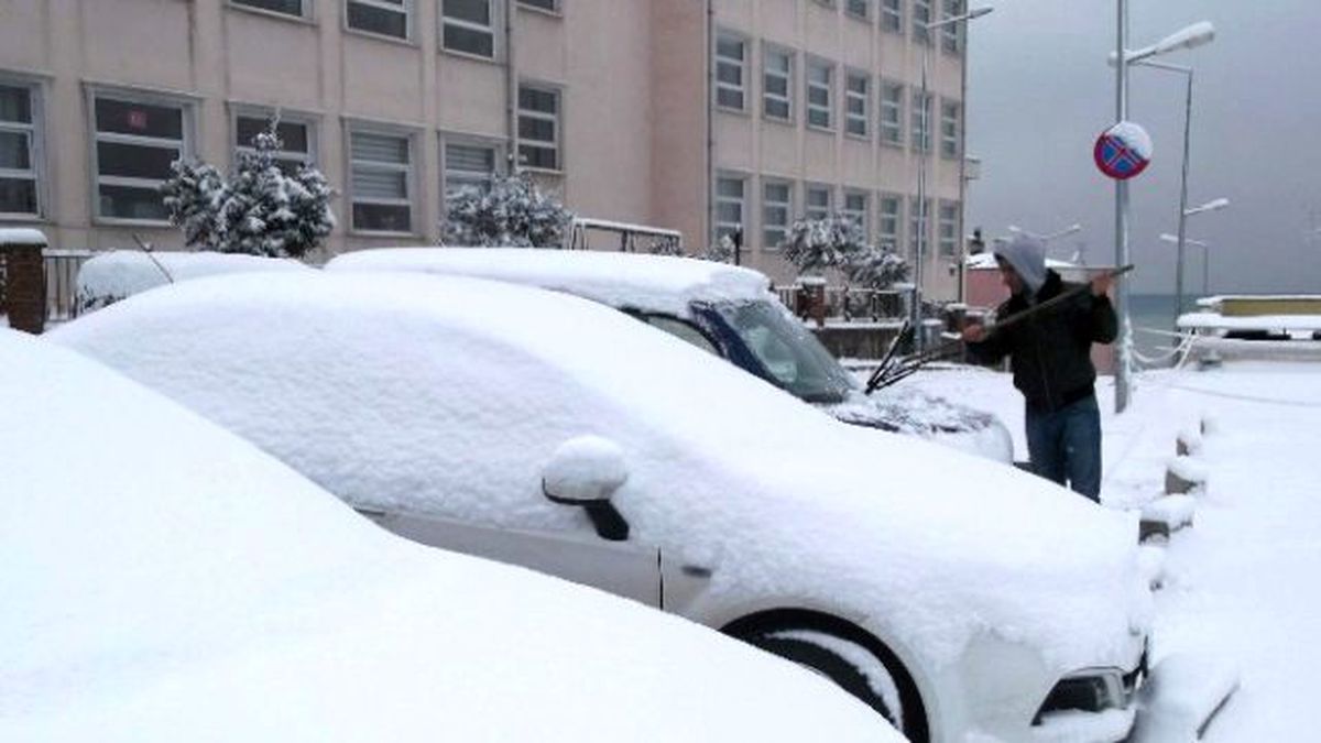 Trabzon Beyaza Büründü