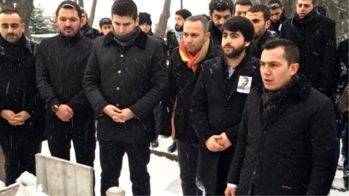Ülkücüler Ahmet Arvasi\'yi Dualarla Andı