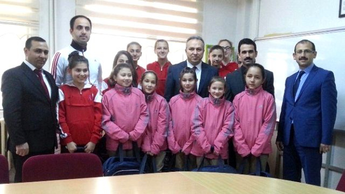 Vali Ali Fidan Sporculara Hediye Verdi
