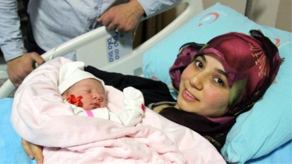 Yeni Yılın İlk Bebeği Zonguldak\'ta Dünyaya Geldi