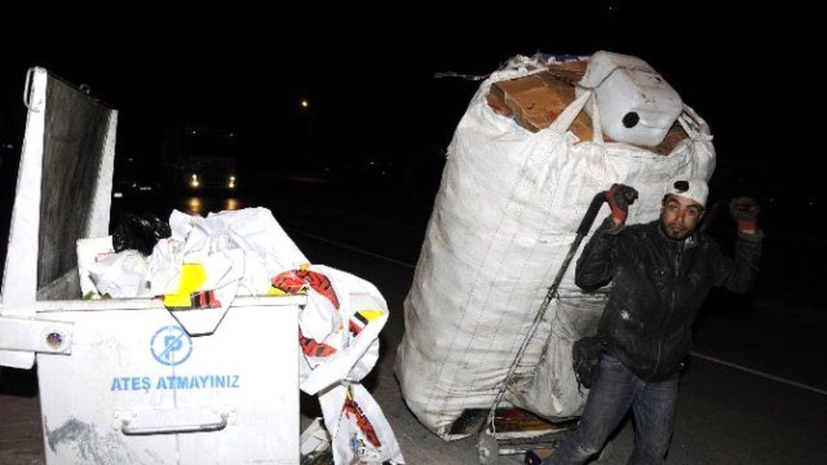 Yılbaşı Akşamı Yaşanan Tüketim Çılgınlığı, Geri Dönüşümcülere Ekmek Kapısı Oldu