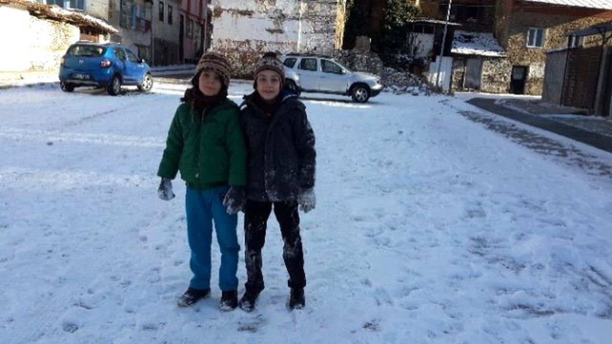 2 Bin 157 Rakımlı Bozdağ Karla Kaplandı