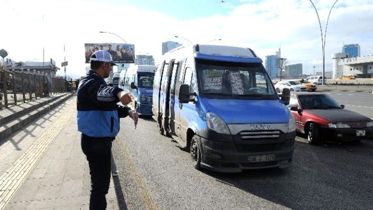 Büyükşehir Zabıta\'dan Minibüslere Denetim