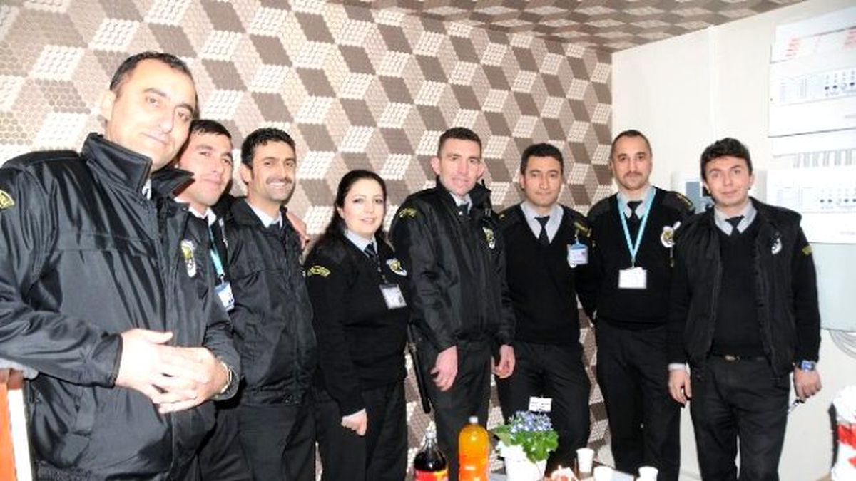 Hastane Güvenliğine Doğum Günü Sürprizi