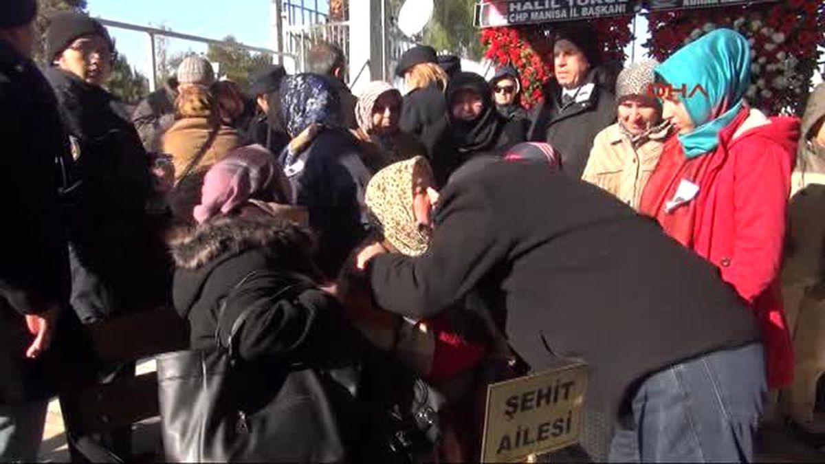 İzmir\'de Duygusal Tören 2-