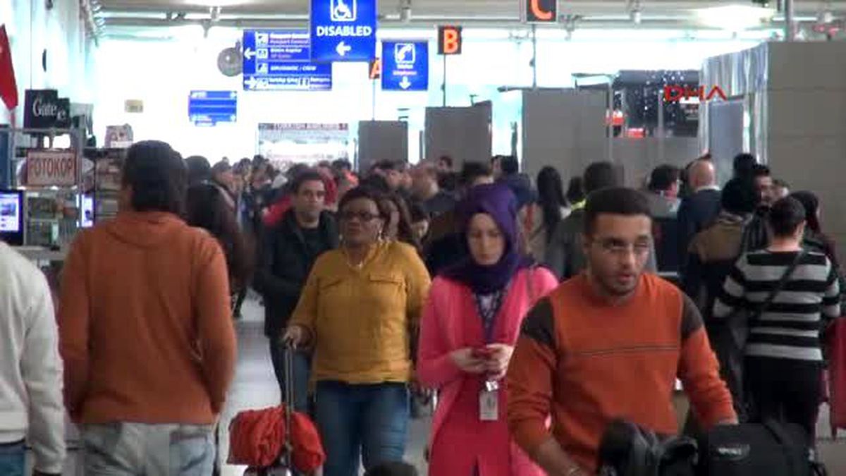Kar Yağışı Uçak Seferlerini Etkilemeye Devam Ediyor