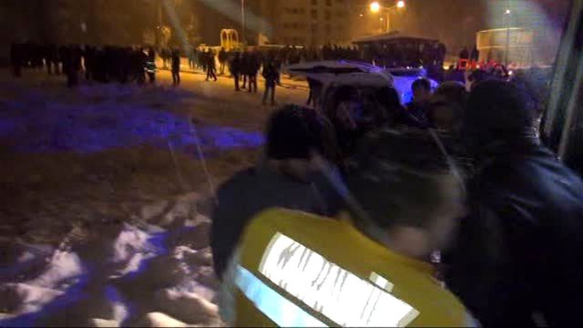 Kavga İhbarına Giden Polis, Yolda Kayan Üniversitelilere Çarptı: 8 Yaralı