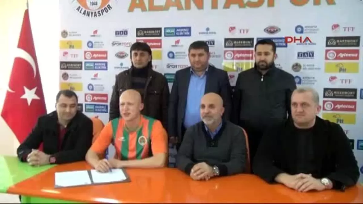 Multigroup Alanyaspor Sezer Özmen\'i Transfer Etti