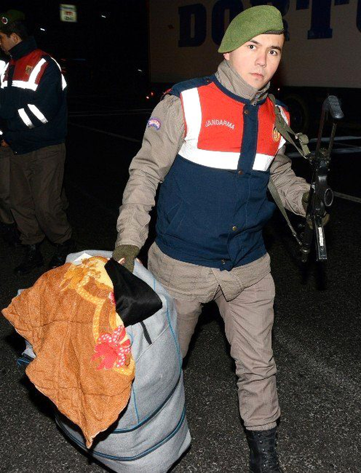 Otobüsün Yatak Bölümünden 7 Bin Paket Kaçak Sigara Çıktı
