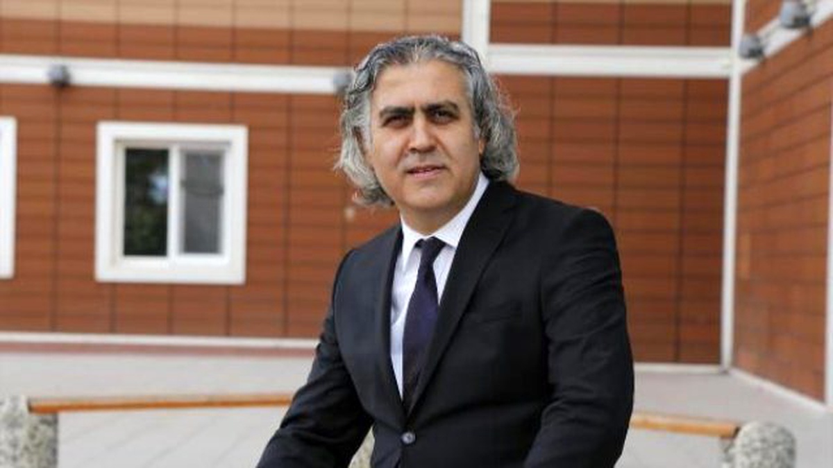 Prof. Dr. Arazi: Karlı ve Buzlu Yolda Yürürken Penguenler Gibi Hareket Edin