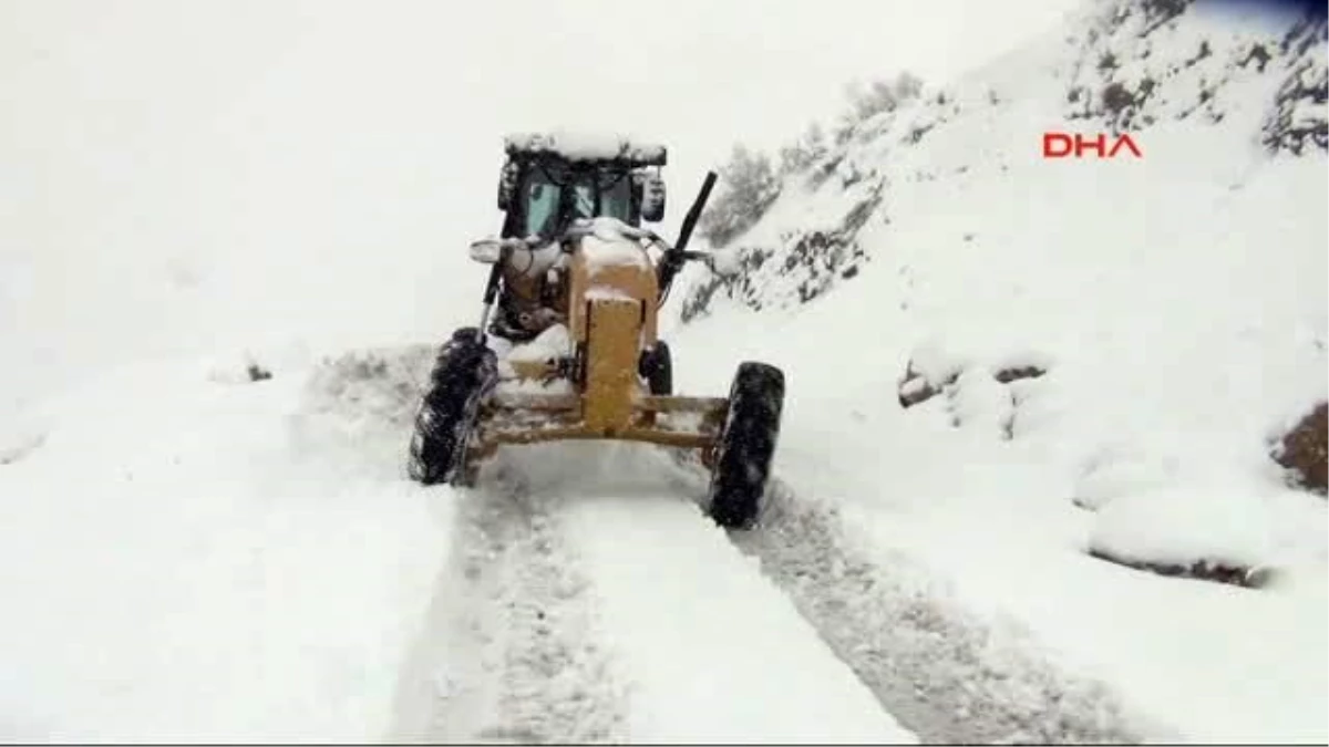 Şırnak\'ta Kırsalda Kar Kalınlığı 1,5 Metreyi Aştı, 45 Köy Yolu Ulaşıma Kapandı