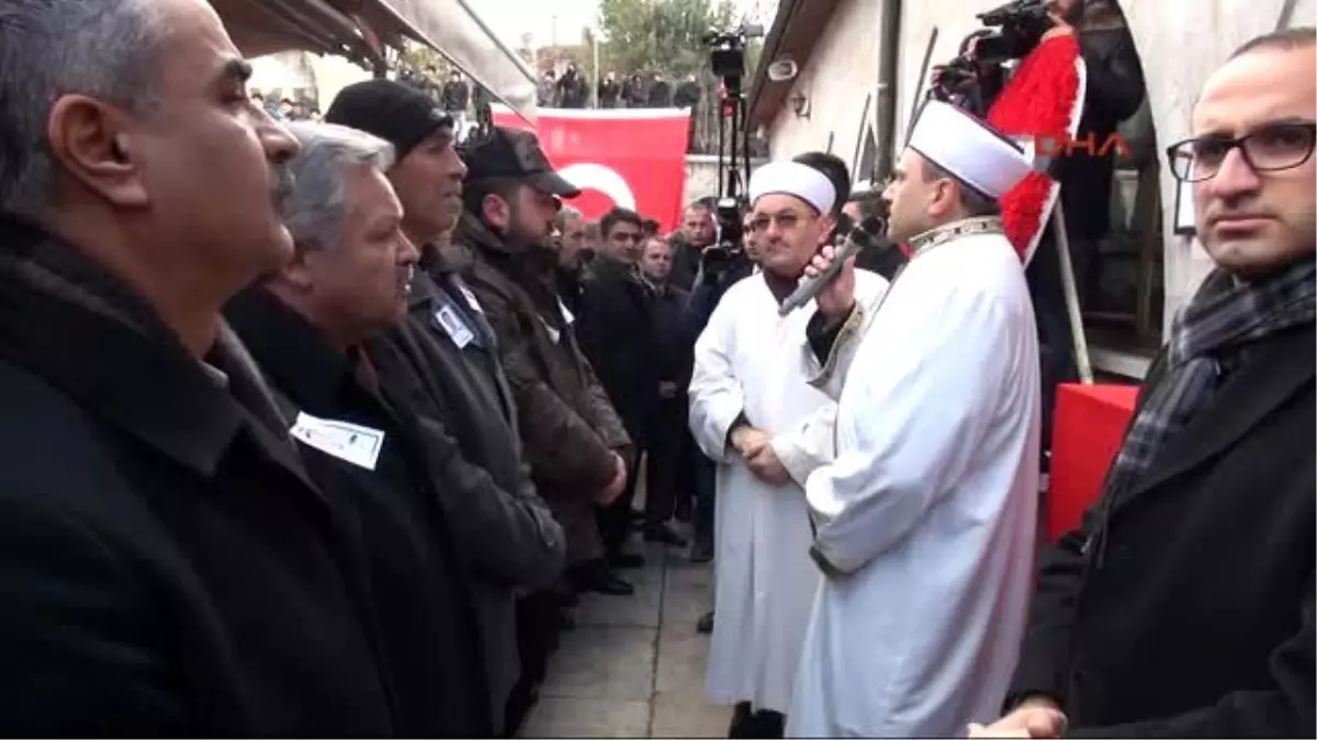 Sivas Şehit Polis Gözyaşlarıyla Son Yolculuğuna Uğurlandı