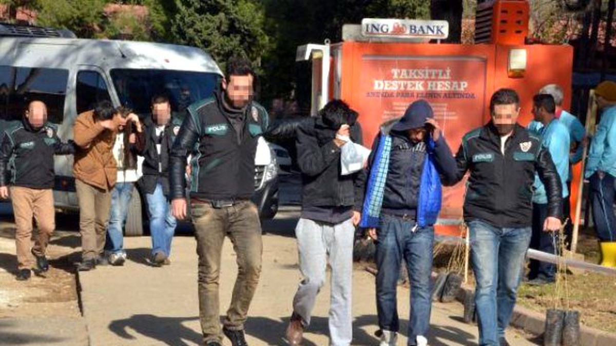 Uyuşturucuyu Cinsel Organına Yerleştirirken Yakalandı