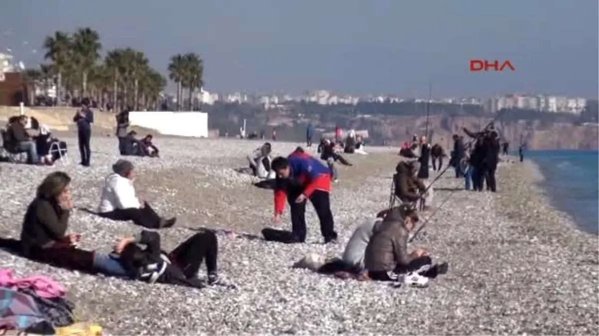 Antalyalılar Güneşin Tadını Çıkardı