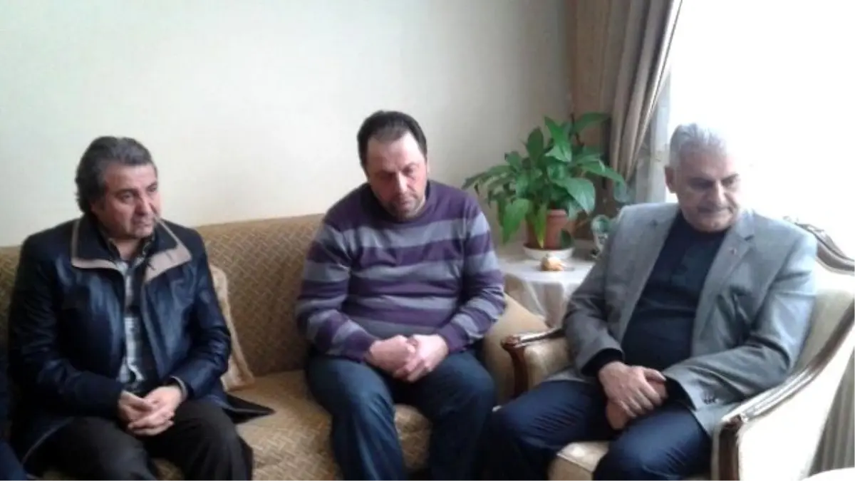 Bakan Yıldırım Kar Mücadelesinde Hayatını Kaybeden İşçilerin Ailelerini Ziyaret Etti