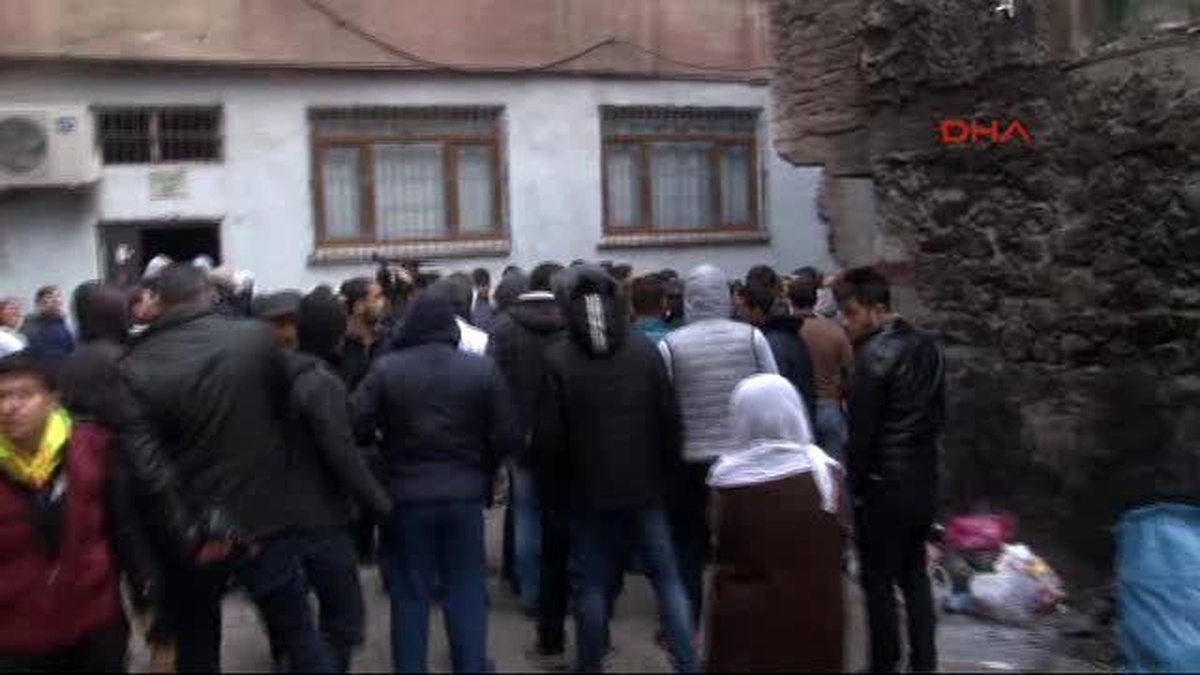 Diyarbakır Sur? da Eve Roket İsabet Etti, Yaralılar Var