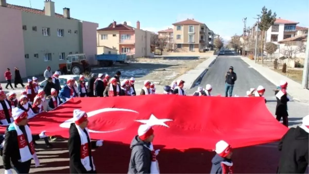 Erzincan\'da Vefakâr Gençlik Fedakâr Ecdadı İçin Yürüdü