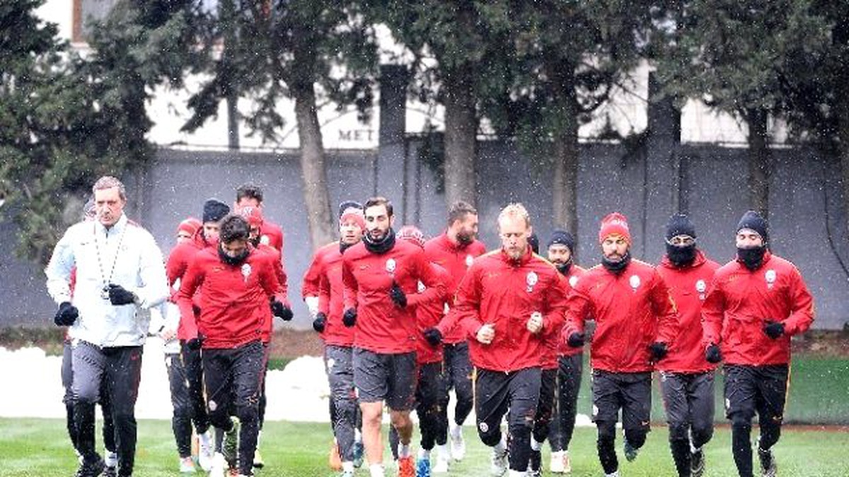 Galatasaray, 2016 Yılının İlk Antrenmanını Yaptı