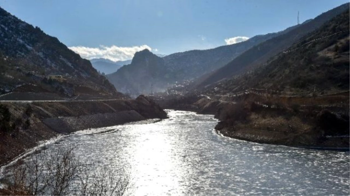 Gümüşhane\'de Aşırı Soğuklar Barajları Dondurdu